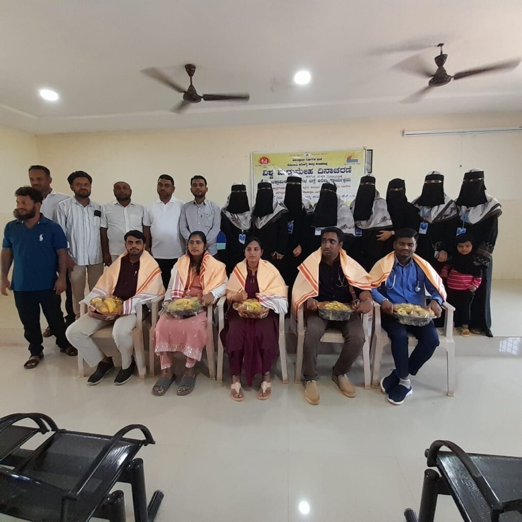 ಮಕ್ಕಳ ದಿನಾಚರಣೆದಂದು ಮಕ್ಕಳಿಂದ ರೋಗಿಗಳಿಗೆ ಹಣ್ಣು ಹಂಪಲು ವಿತರಣೆ... The Siasat News - Images