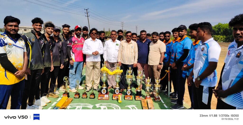 ಆರೋಗ್ಯವಂತ ಯುವಕರಿಂದ ಮಾತ್ರ ಉತ್ತಮ ಸಮಾಜ ನಿರ್ಮಾಣ ಸಾಧ್ಯ- ತಡಗಣಿ ಮಂಜುನಾಥ್... The Siasat News - Images