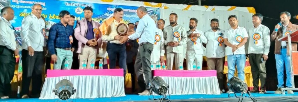 ಪುಸ್ತಕ ಮತ್ತು ಶಿಕ್ಷಣಕ್ಕೆ ಮಾತ್ರ ಬಡತನ ನಿರ್ಮೂಲನೆ ಮಾಡುವ ಶಕ್ತಿ ಇದೆ-ಪತ್ರಕರ್ತ ನವೀನ್ ಕುಮಾರ್ ಅಭಿಮತ... The Siasat News - Images