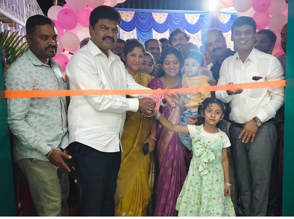 ಶಿರಾಳಕೊಪ್ಪದಲ್ಲಿ ಹೈಟೆಕ್ ಮೆಡಿಲೆನ್ಸ್ ಡಯಾಗ್ನೋಸ್ಟಿಕ್ ಸೆಂಟರ್ ಉದ್ಘಾಟನೆ: ಗ್ರಾಮೀಣ ಜನರಿಗೆ ಇನ್ಮುಂದೆ ಸ್ಥಳೀಯವಾಗಿಯೇ ಸಿಗಲಿದೆ ಗುಣಮಟ್ಟದ ವೈದ್ಯಕೀಯ ಸೇವೆ…